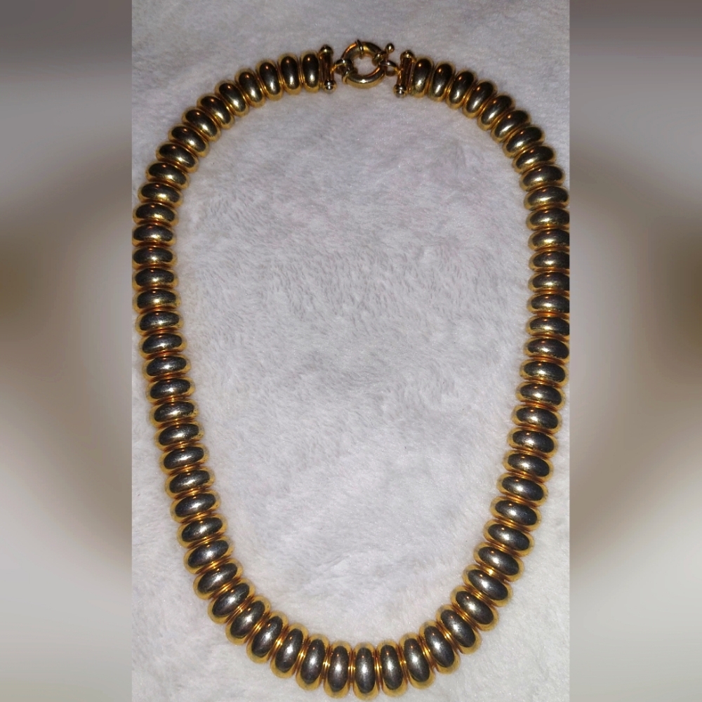 Vintage Avon Elegant Gold and Silver Necklace - Picture 3 of 4